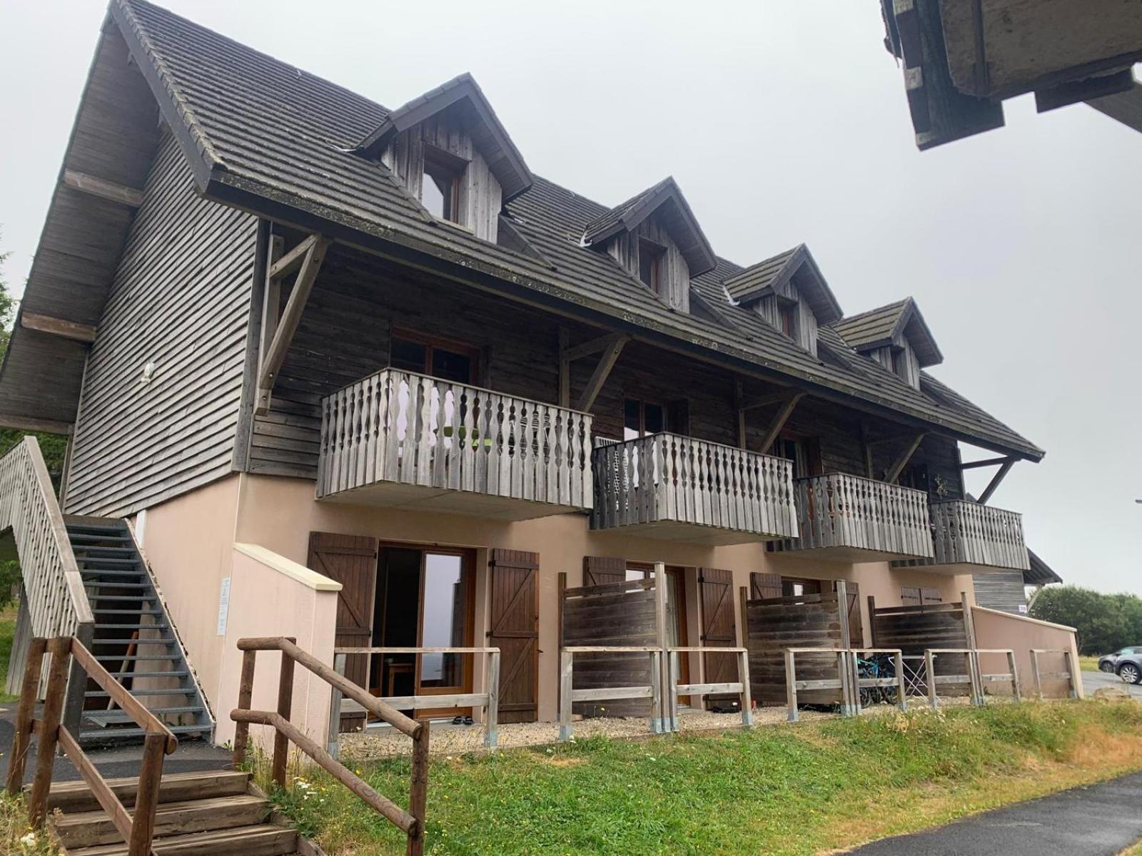 Appartement Dans Residence Bois De La Reine, Besse Et Saint Anastaise Екстериор снимка